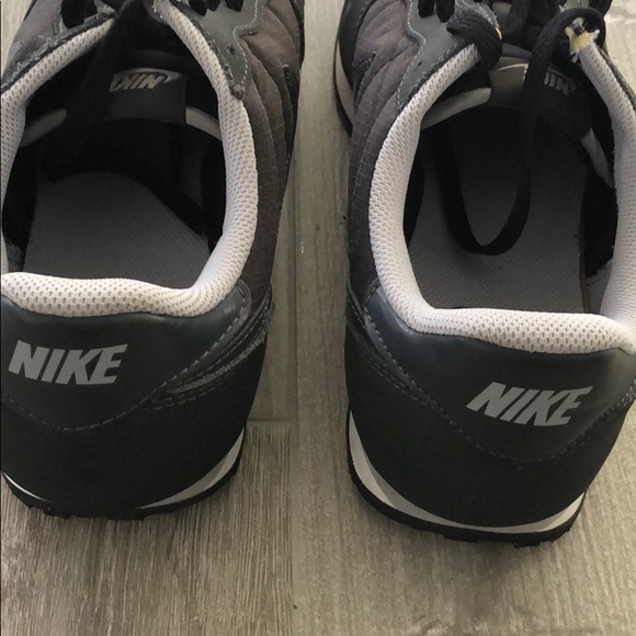 Nike Genicco Retro Shoes - Picture 6 of 7